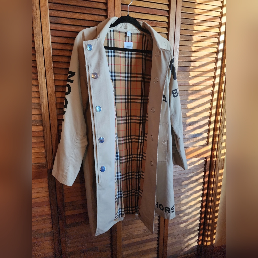 Burberry Tan Coat with Black Lettering - Picture 2 of 16